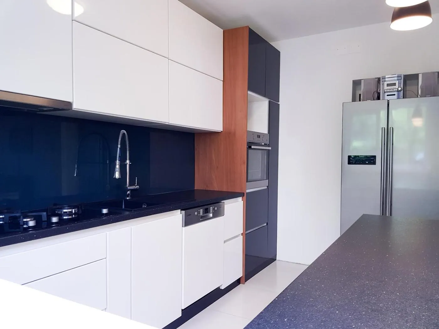 Apartments Russo - Apartments On The Beach 트로기르