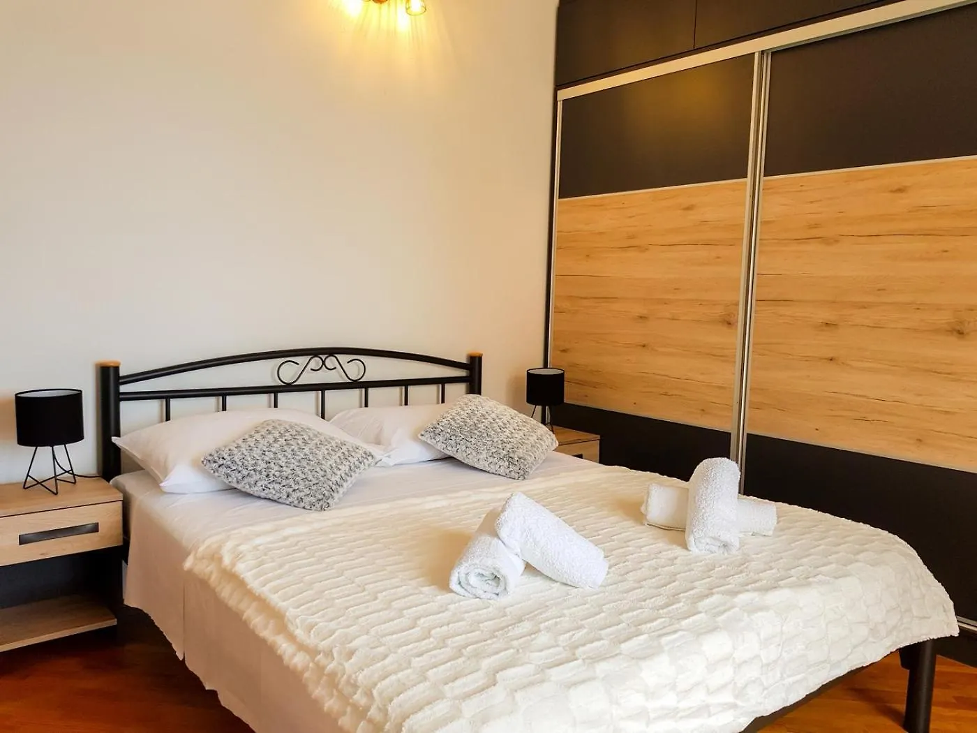 Apartments Russo - Apartments On The Beach 트로기르 0*,