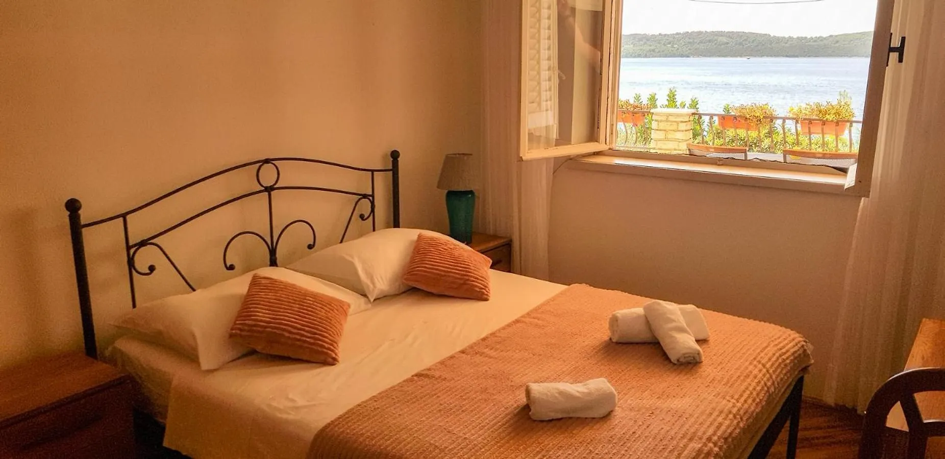 Apartments Russo - Apartments On The Beach Trogir 0*,  Kroatien