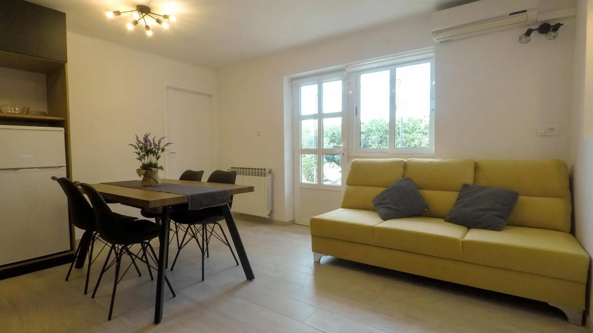 Apartments Russo - Apartments On The Beach 트로기르